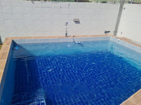 CONFORTÁVEL CASA C CHURRASQUEIRA, Wi-Fi, AR, A 200 METROS DA PRAIA DE AREMBEPE, Camaçari